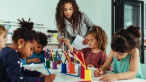 devenir éducateur de jeunes enfants